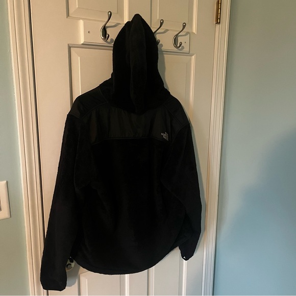 North Face fuzzy black jacket size XL. - Picture 4 of 9